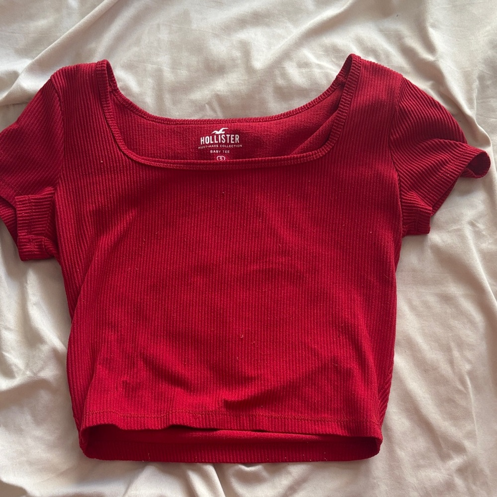Hollister Women's Scarlet Ribbed Tee